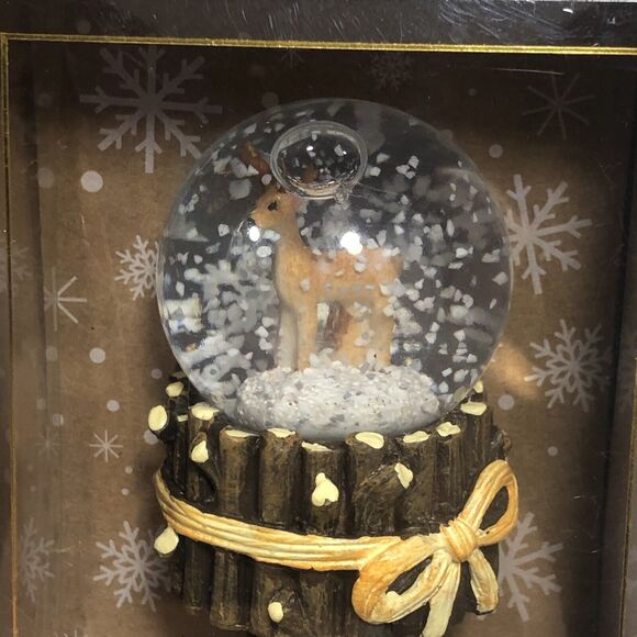 Reindeer Christmas Wine Bottle Stopper Snow Globe Water 5" Tall  Wild Eye Design - Picture 4 of 5